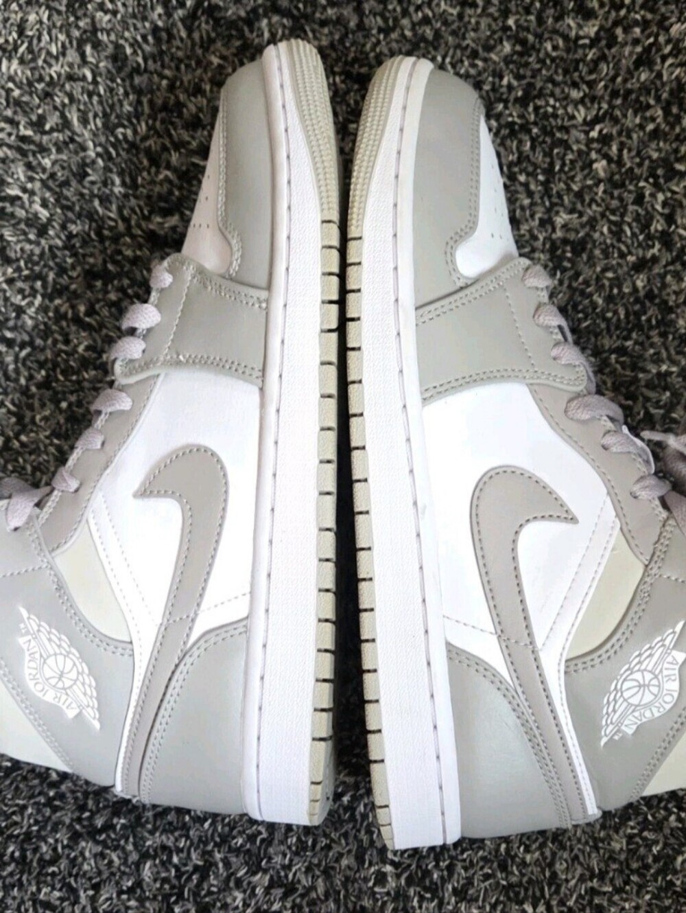 Nike Air Jordan 1 Mid College Grey 554724-082 US Men's Size 8 - Picture 8 of 16